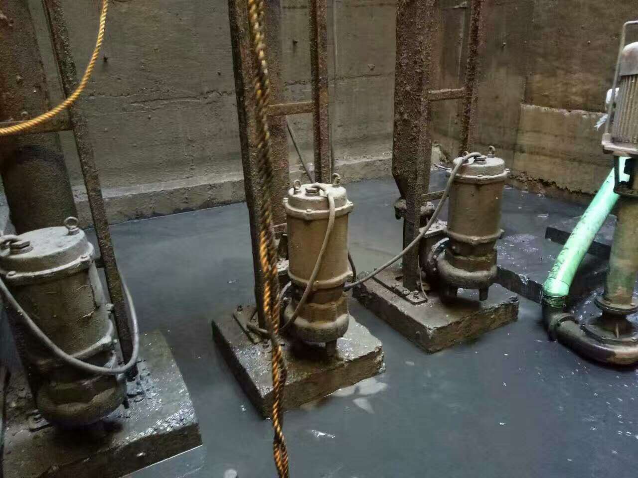 岳西污水池清理