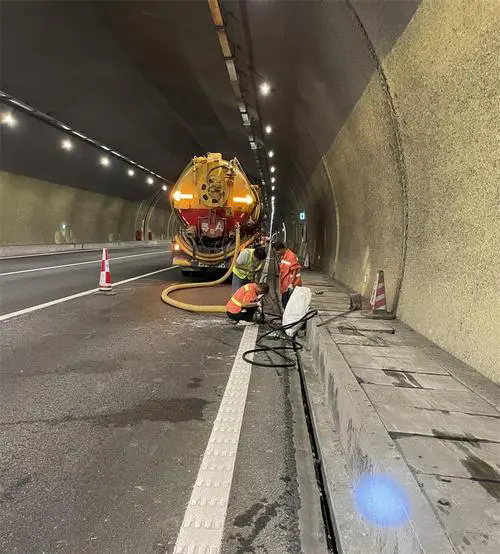 岳西隧道排水渠清淤